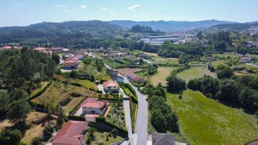 Moradia T4 para Venda em Fonte Arcada e Oliveira Foto 40