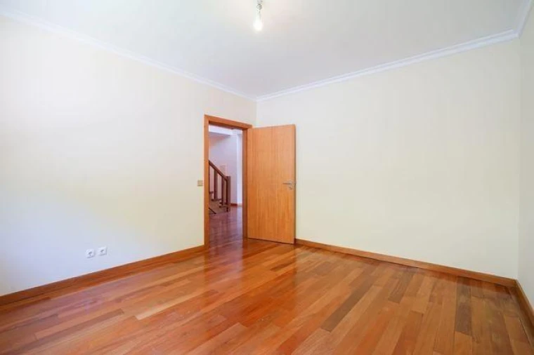 Moradia T4 para Venda em Fonte Arcada e Oliveira Foto 49