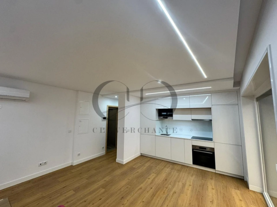 Apartamento T1 para Venda em Cedofeita, Santo Ildefonso, Sé, Miragaia, São Nicolau e Vitória Foto 3