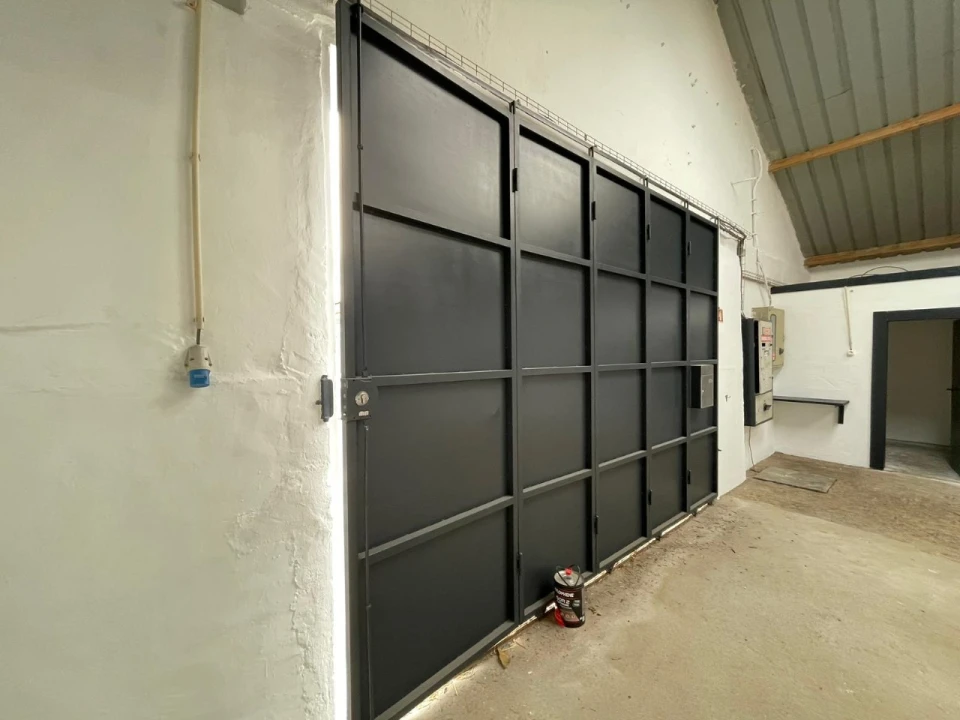 Armazém para Arrendamento em Monte Foto 2