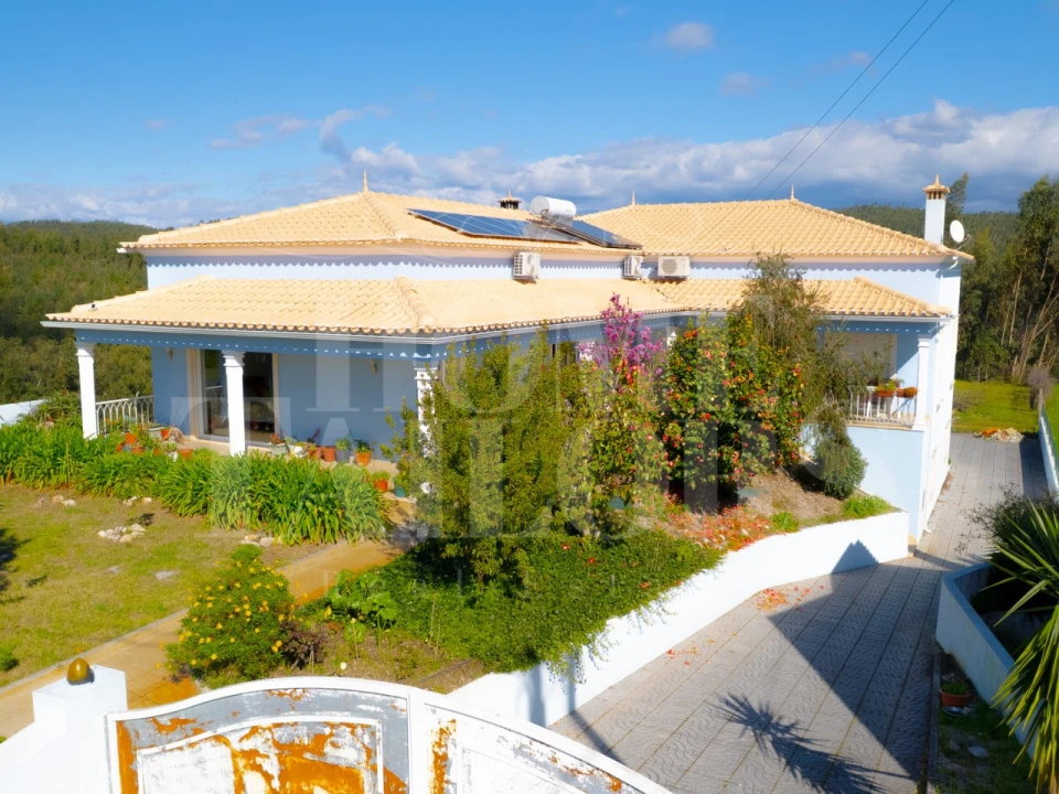 Moradia T4 para Venda em Serra e Junceira Foto 1