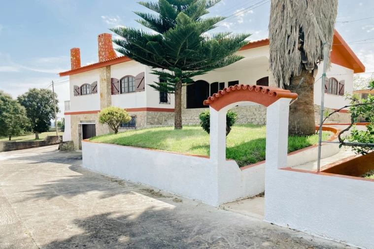 Moradia T3 para Venda em Olho Marinho Foto 3