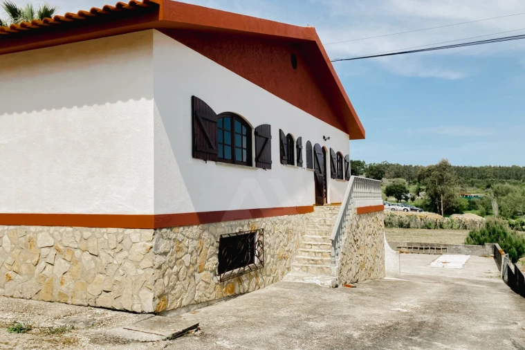 Moradia T3 para Venda em Olho Marinho Foto 12