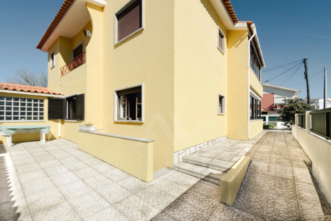 Moradia T3 para Venda em Alcabideche Foto 33