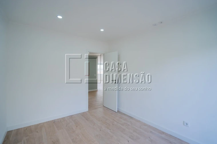 Apartamento T4 para Venda em Águas Livres Foto 25