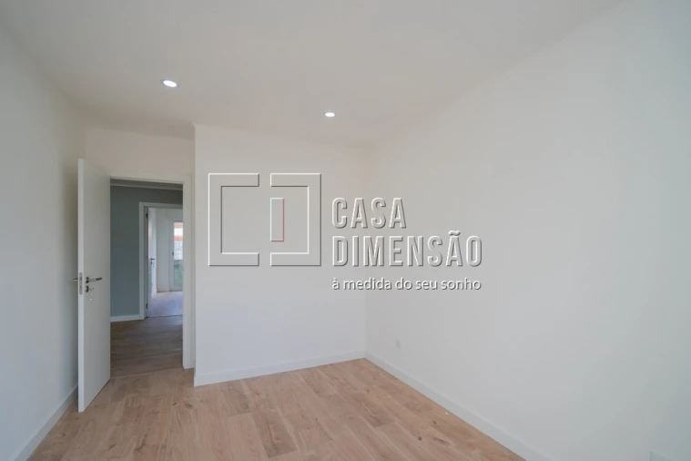 Apartamento T4 para Venda em Águas Livres Foto 29