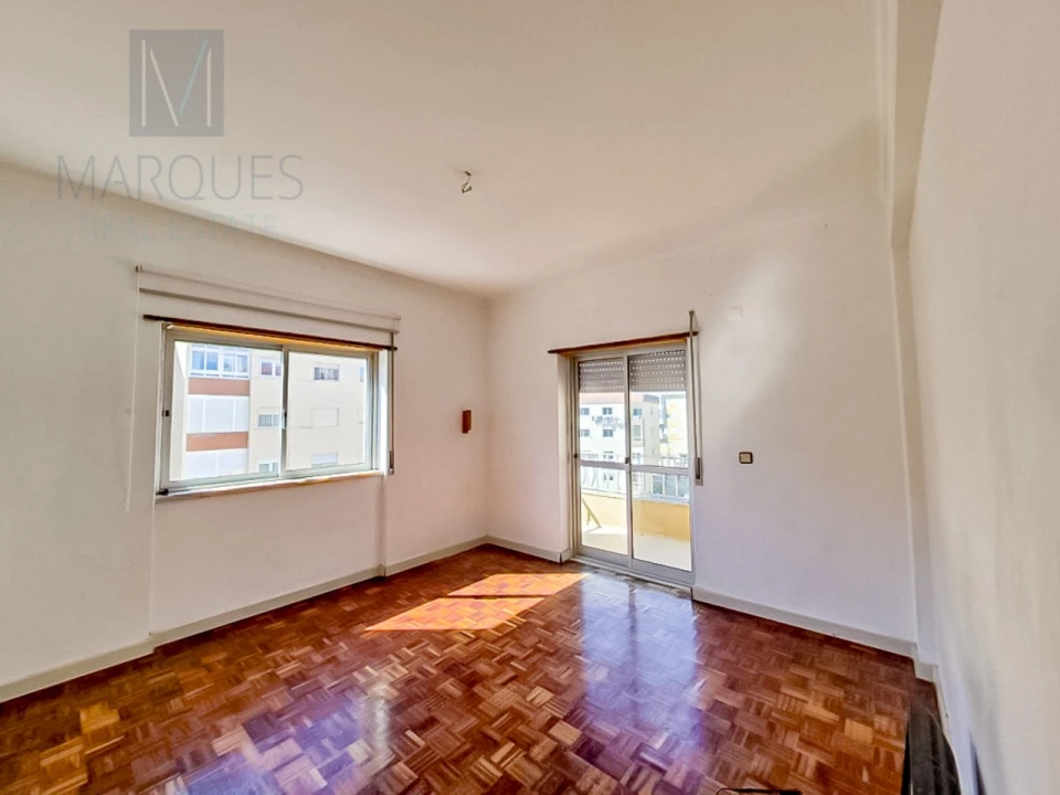 Apartamento T2 para Venda em Rio de Mouro Foto 5