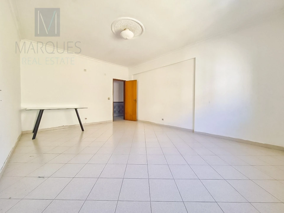 Apartamento T2 para Venda em Rio de Mouro Foto 11