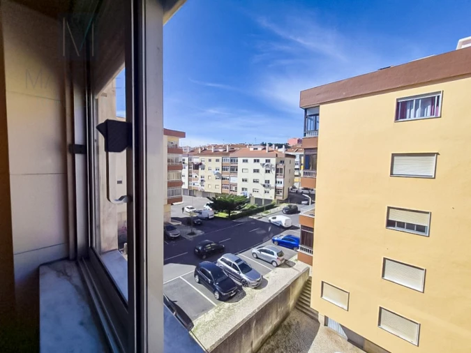 Apartamento T2 para Venda em Rio de Mouro Foto 3