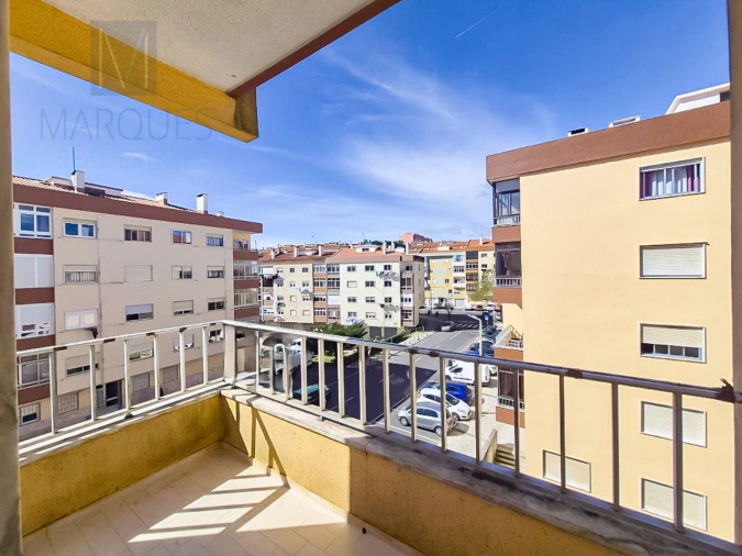 Apartamento T2 para Venda em Rio de Mouro Foto 6