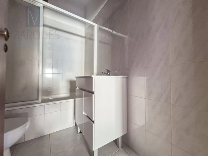 Apartamento T2 para Venda em Rio de Mouro Foto 7