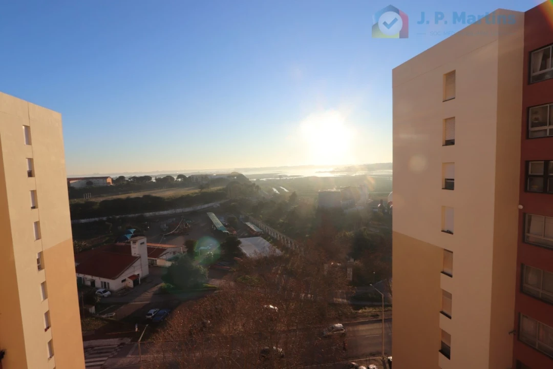 Apartamento T3 para Venda em Corroios Foto 1