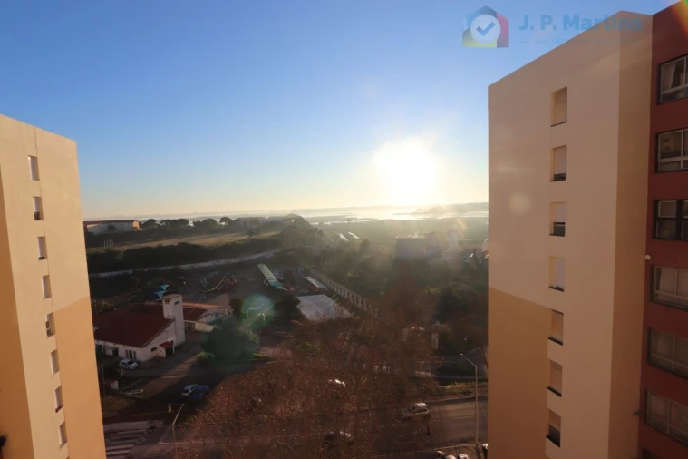 Apartamento T3 para Venda em Corroios Foto 1