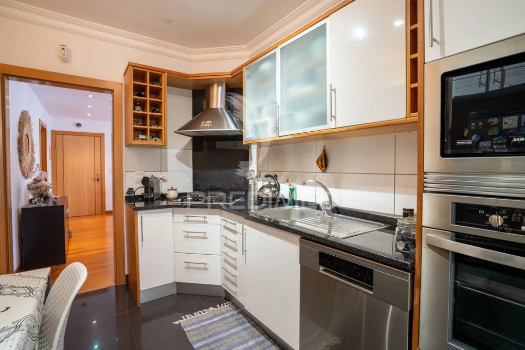 Apartamento T1 para Venda em Caniço Foto 8