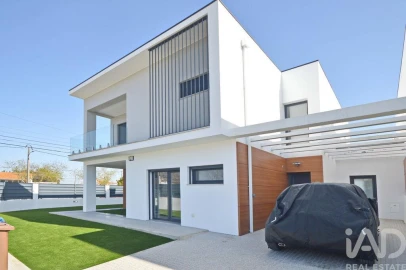 Moradia T4 para Venda em Fernao Ferro