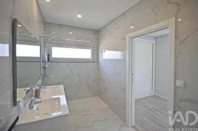 Moradia T4 para Venda em Fernao Ferro