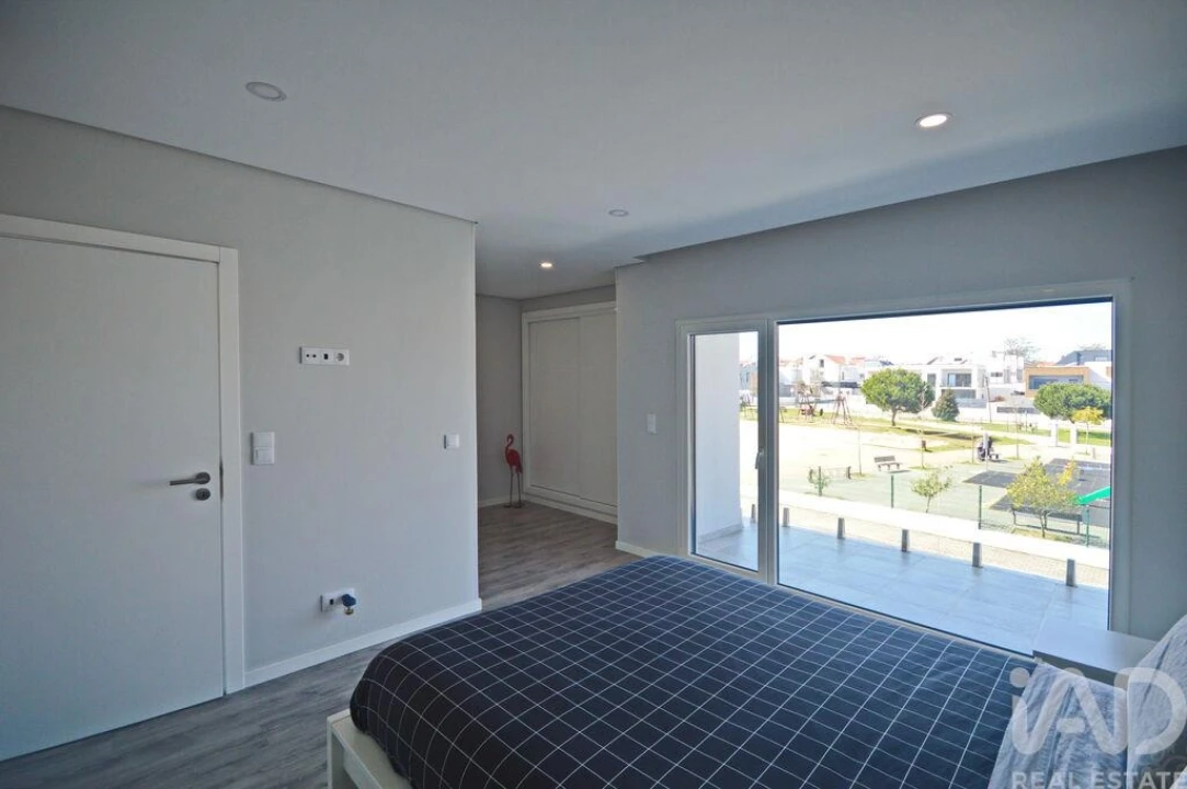 Moradia T4 para Venda em Fernao Ferro Foto 3