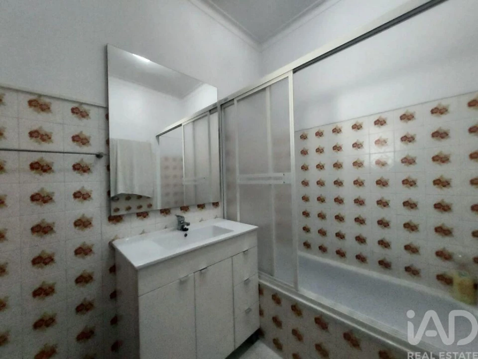Apartamento T2 para Venda em Amora Foto 11