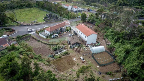 Prédio para Venda em Urzelina (São Mateus)
