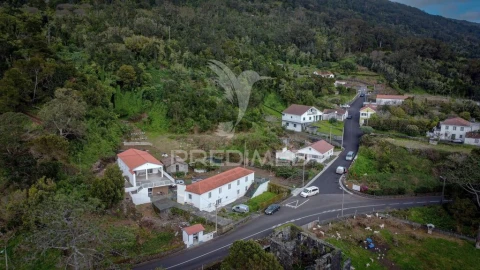Prédio para Venda em Urzelina (São Mateus)