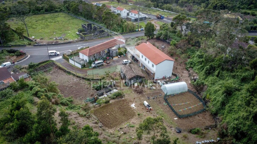 Prédio para Venda em Urzelina (São Mateus)