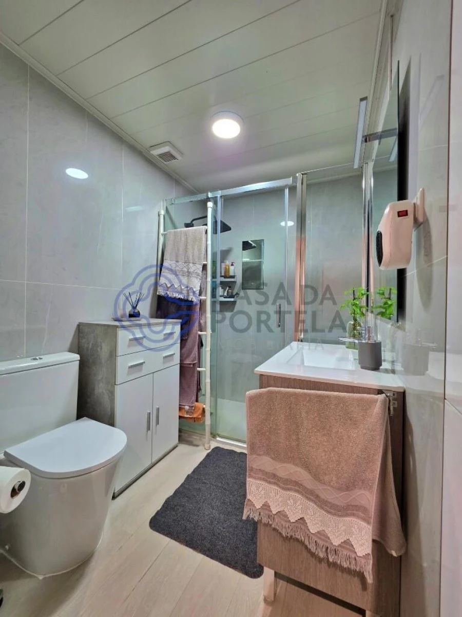 Apartamento T2 para Venda em Creixomil Foto 16