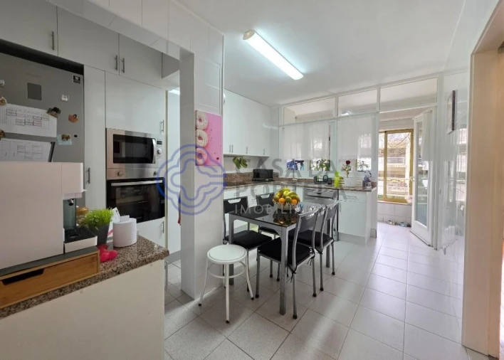 Apartamento T2 para Venda em Creixomil Foto 4