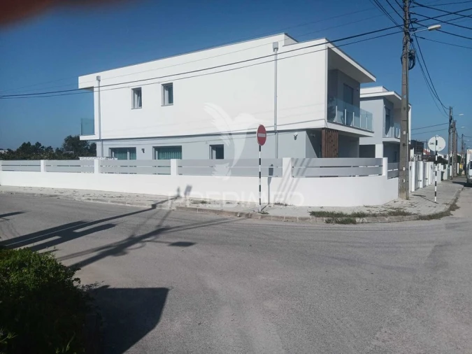 Moradia T3 para Venda em Fernao Ferro Foto 2