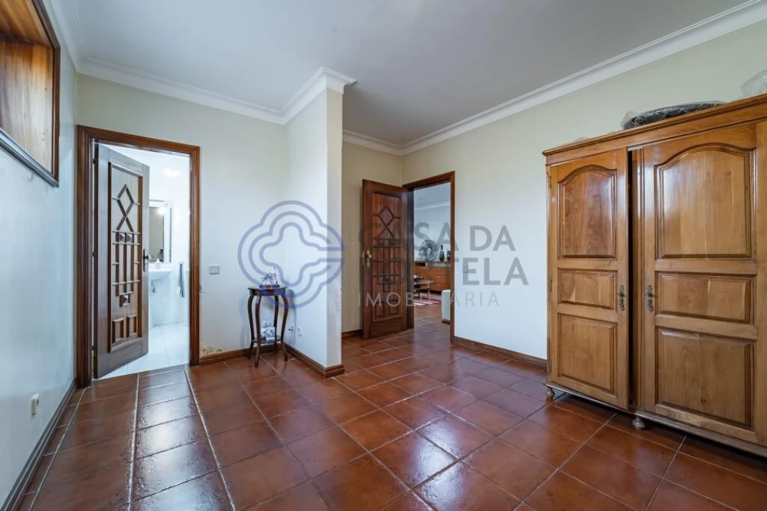 Moradia T5 para Venda em Castêlo da Maia Foto 35