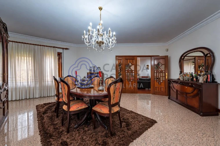 Moradia T5 para Venda em Castêlo da Maia Foto 9