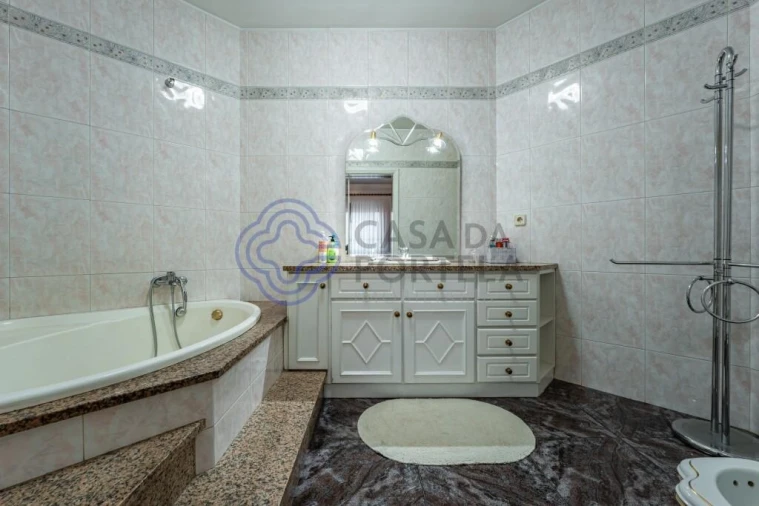 Moradia T5 para Venda em Castêlo da Maia Foto 24