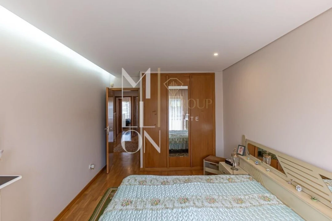 Moradia T4 para Venda em Serzedo e Perosinho Foto 31