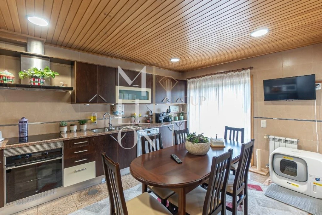 Moradia T4 para Venda em Serzedo e Perosinho Foto 2