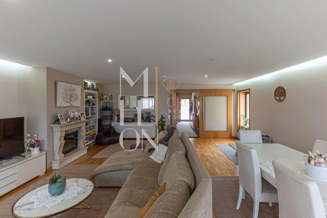 Moradia T4 para Venda em Serzedo e Perosinho Foto 16