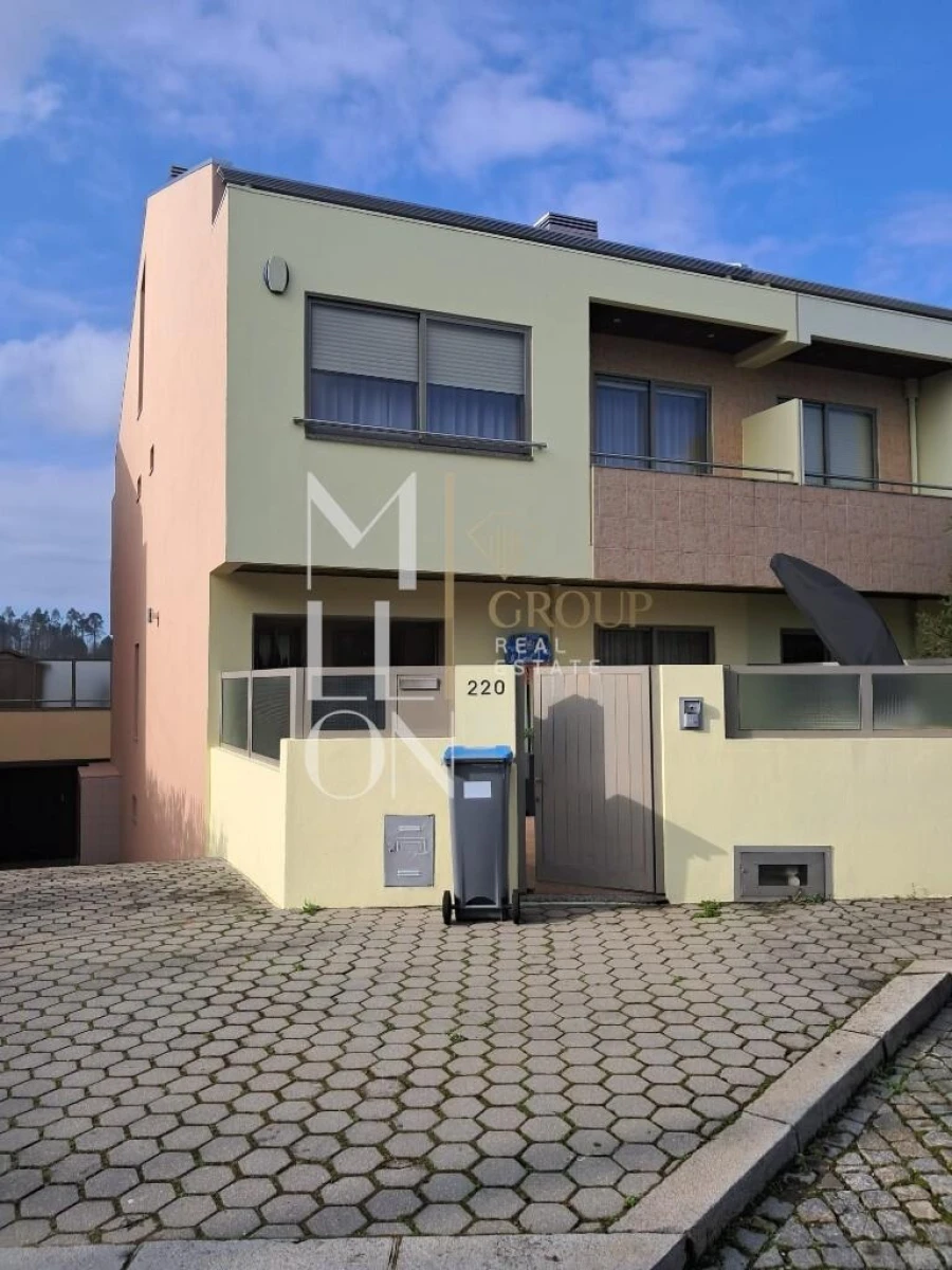 Moradia T4 para Venda em Serzedo e Perosinho Foto 1