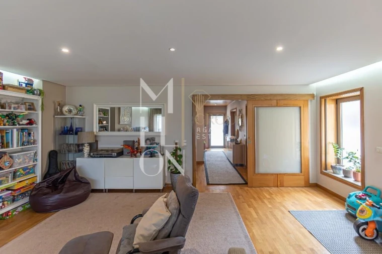 Moradia T4 para Venda em Serzedo e Perosinho Foto 17