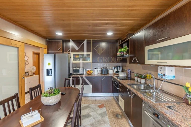 Moradia T4 para Venda em Serzedo e Perosinho Foto 4