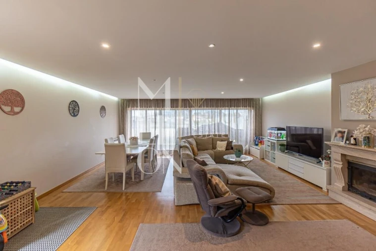 Moradia T4 para Venda em Serzedo e Perosinho Foto 11