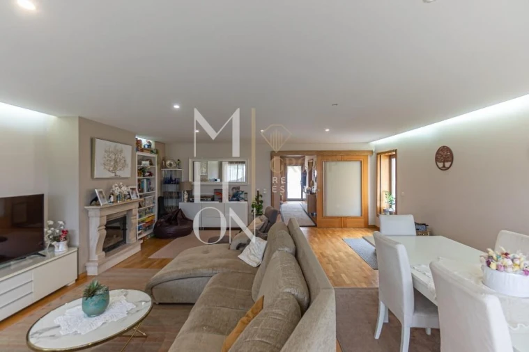 Moradia T4 para Venda em Serzedo e Perosinho Foto 15