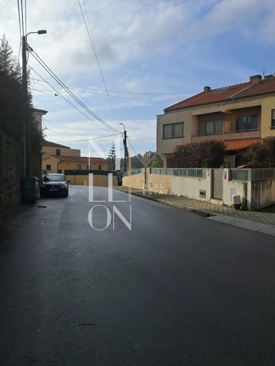 Moradia T4 para Venda em Serzedo e Perosinho Foto 2