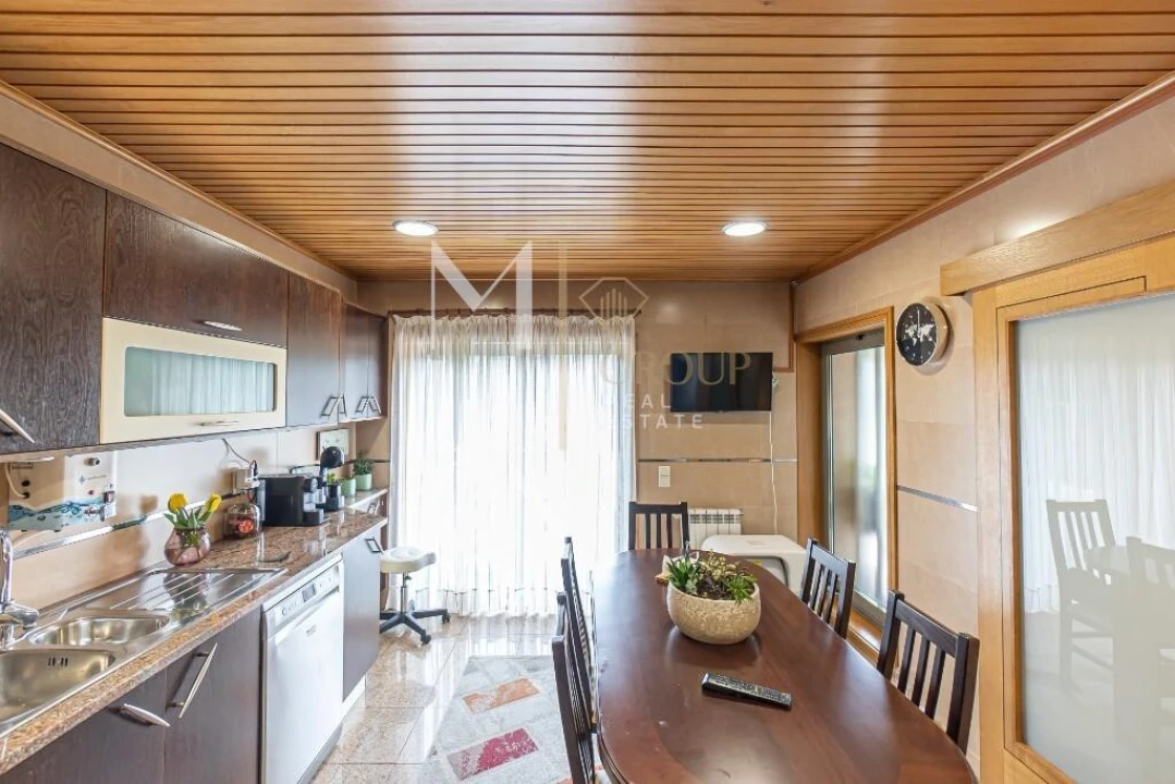 Moradia T4 para Venda em Serzedo e Perosinho Foto 3