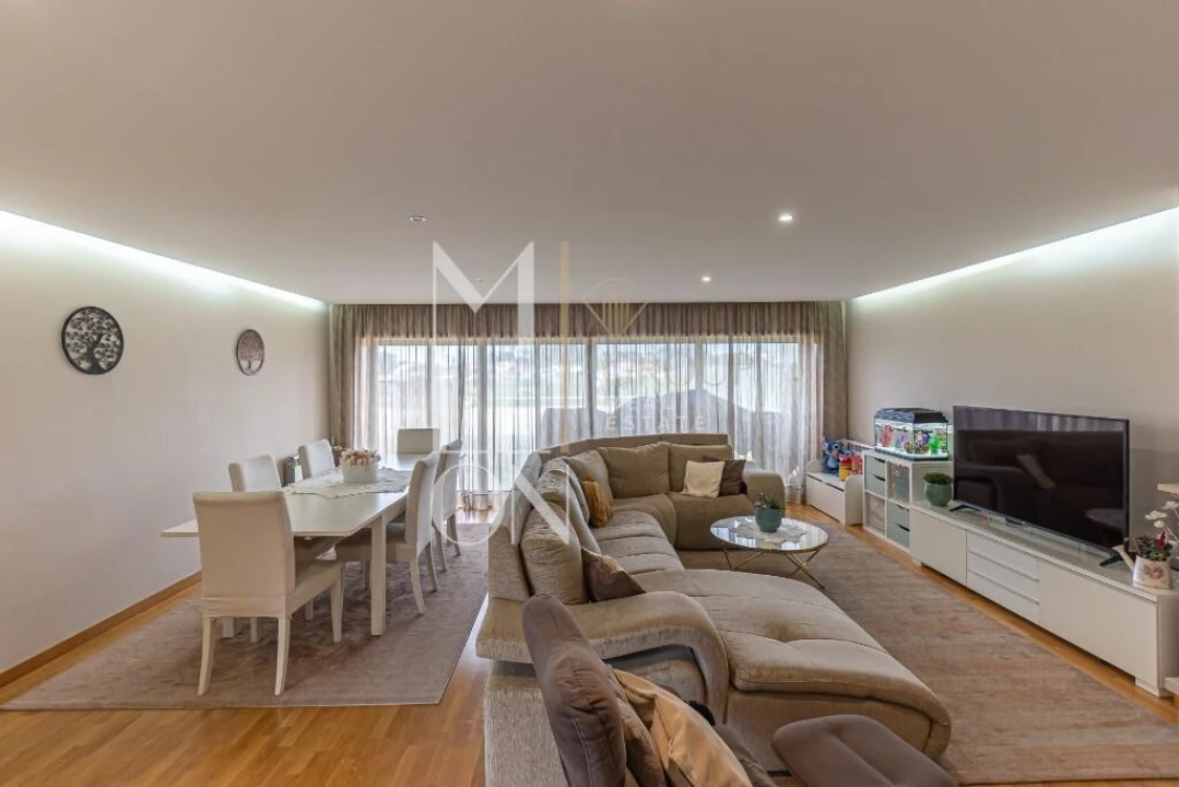 Moradia T4 para Venda em Serzedo e Perosinho Foto 13