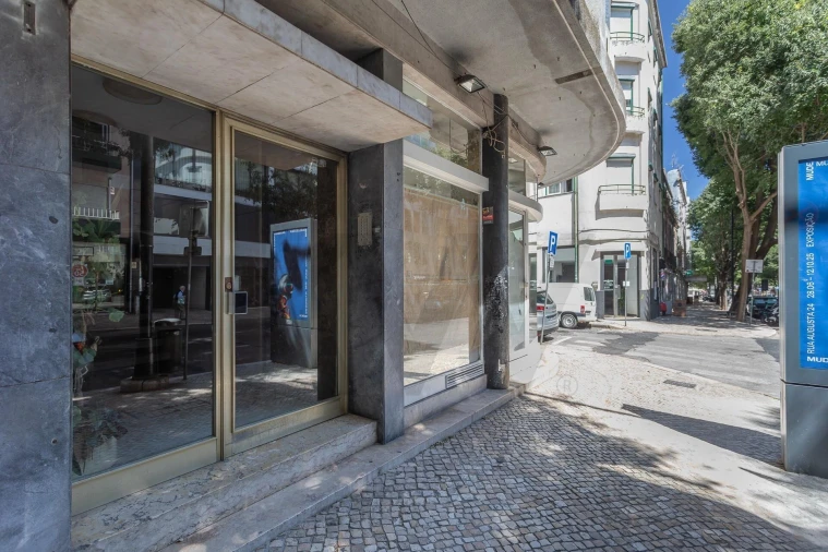 Apartamento T3 para Arrendamento em Arroios Foto 38