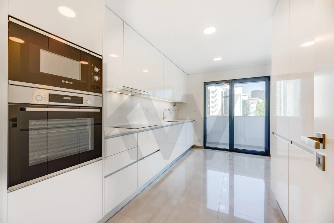 Apartamento T2 para Arrendamento em Campolide Foto 2