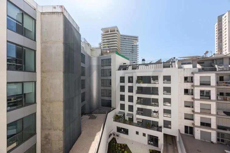 Apartamento T2 para Arrendamento em Campolide Foto 24