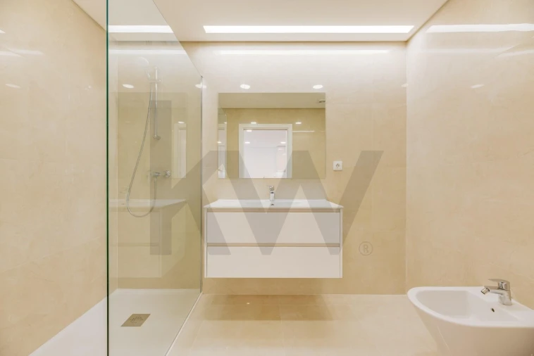 Apartamento T2 para Arrendamento em Campolide Foto 13