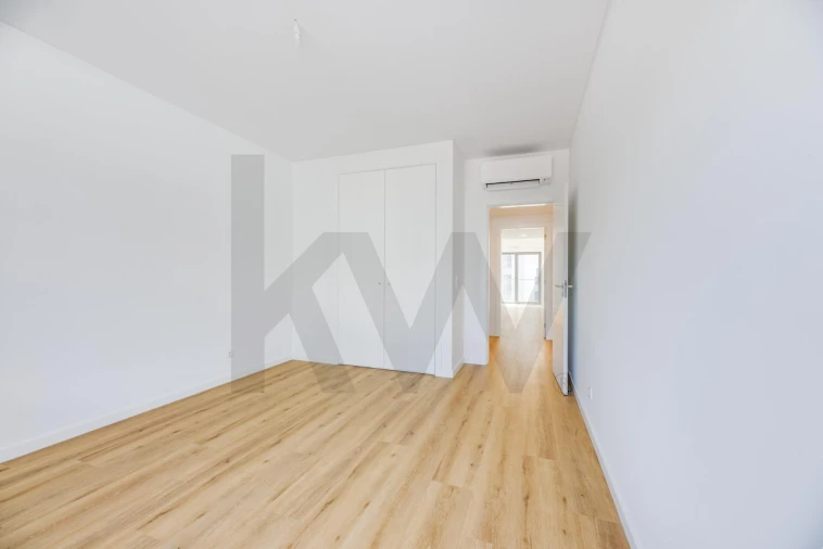 Apartamento T2 para Arrendamento em Campolide Foto 17