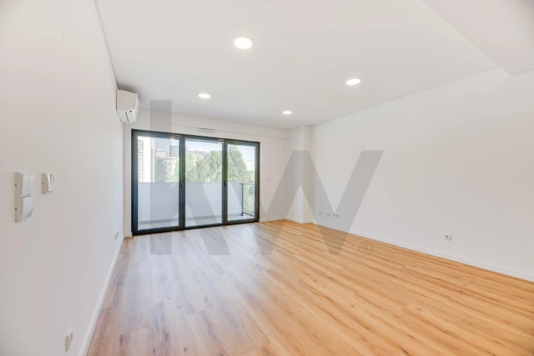 Apartamento T2 para Arrendamento em Campolide Foto 10