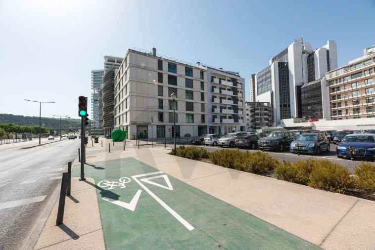 Apartamento T2 para Arrendamento em Campolide Foto 30