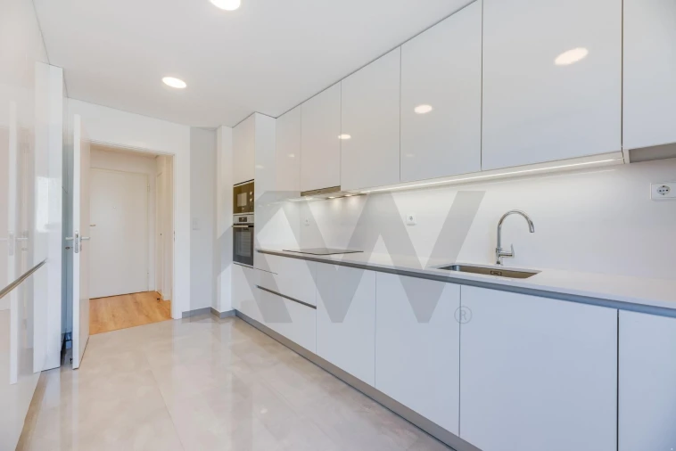 Apartamento T2 para Arrendamento em Campolide Foto 6